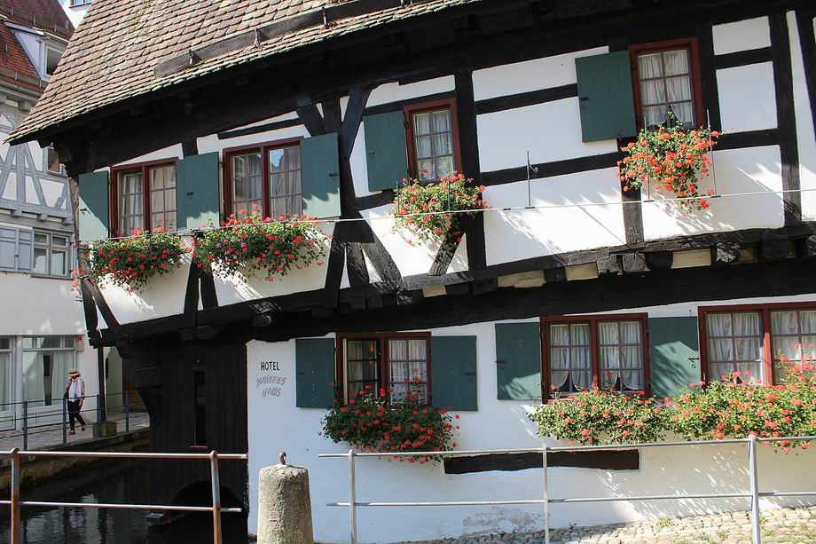 schiefe haus ulm